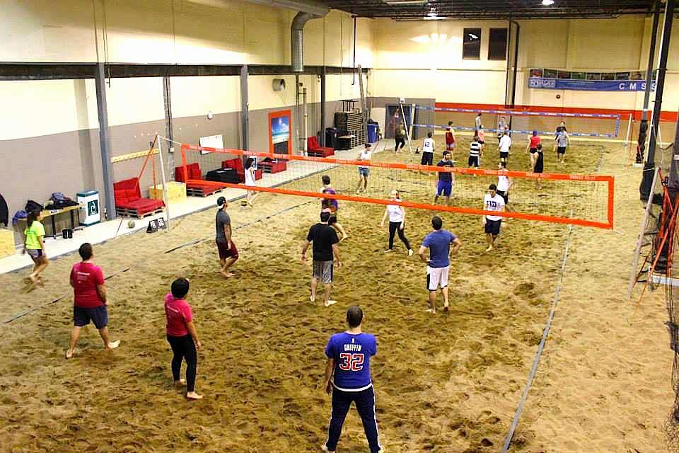 Le Beach volley parc, infrastructure sportive indoor.